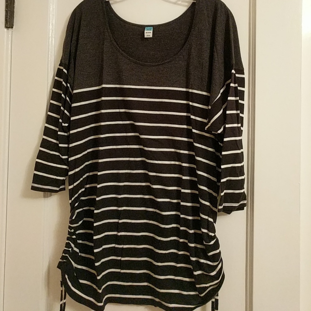 Scoop Neck 3/4 Sleeve Maternity top